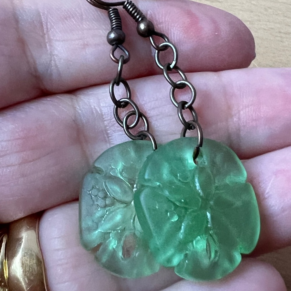 Vintage Green Frosted Carved Glass Sand Dollar Fl… - image 5